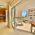 Prime Beachfront Living - Sea View, Large Balcony & Private Garage * Portimao