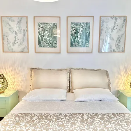 Prime Beachfront Living 2Br - Sea View, Large Balcony & Private Garage *