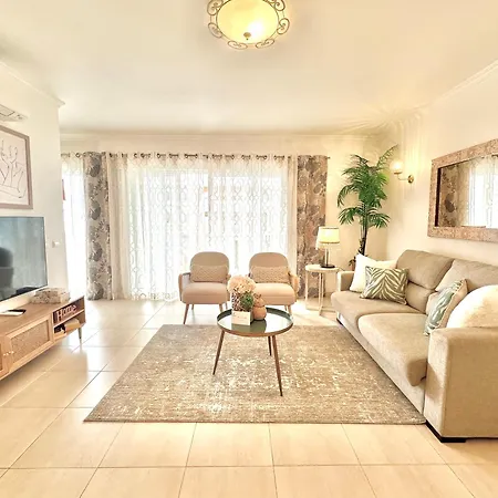 Prime Beachfront Living 2Br - Sea View, Large Balcony & Private Garage Apartment *