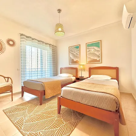 Prime Beachfront Living - Sea View, Large Balcony & Private Garage Portimao