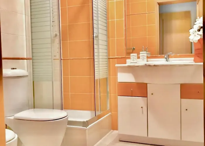 Apartment Prime Beachfront Living 2Br - Sea View, Large Balcony & Private Garage *