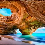 Prime Beachfront Living - Sea View, Large Balcony & Private Garage דירה *