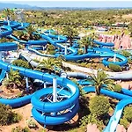 Lägenhet Prime Beachfront Living - Sea View, Large Balcony & Private Garage Portimão