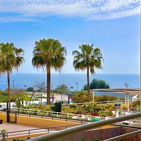 Prime Beachfront Living - Sea View, Large Balcony & Private Garage * Portimão