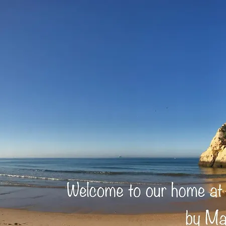 Apartmán Prime Beachfront Living - Sea View, Large Balcony & Private Garage