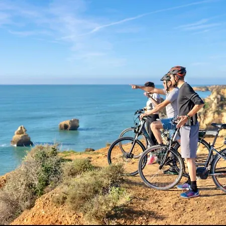 Lovely Beachfront With Aircon/wifi アパート ポルティマン