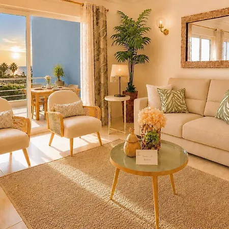 Lägenhet Prime Beachfront Location- Sea View, Large Balcony & Private Garage Portimão