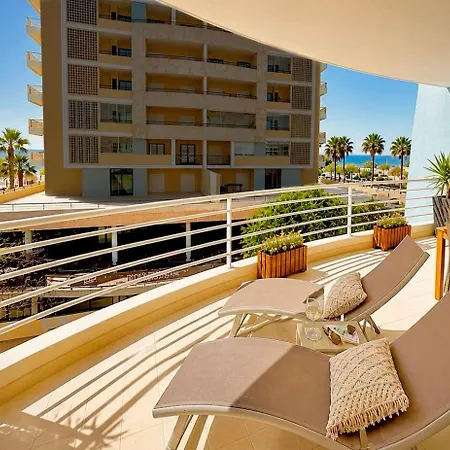 Lägenhet Prime Beachfront Location- Sea View, Large Balcony & Private Garage *