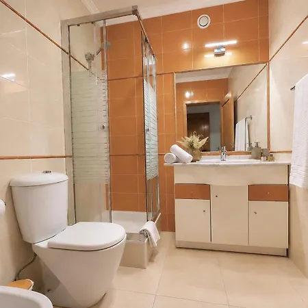 Prime Beachfront Location- Sea View, Large Balcony & Private Garage Apartamento *