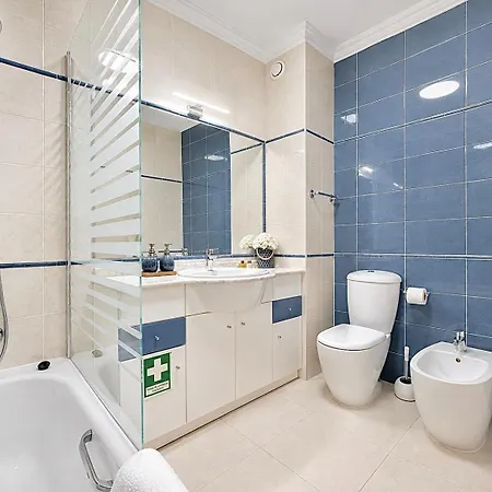 Prime Beachfront Living - Large Ocean View Balcony * Portimão