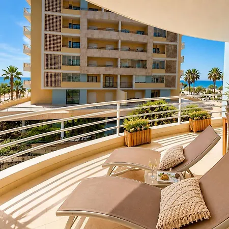Lägenhet Prime Beachfront Location- Sea View, Large Balcony & Private Garage *