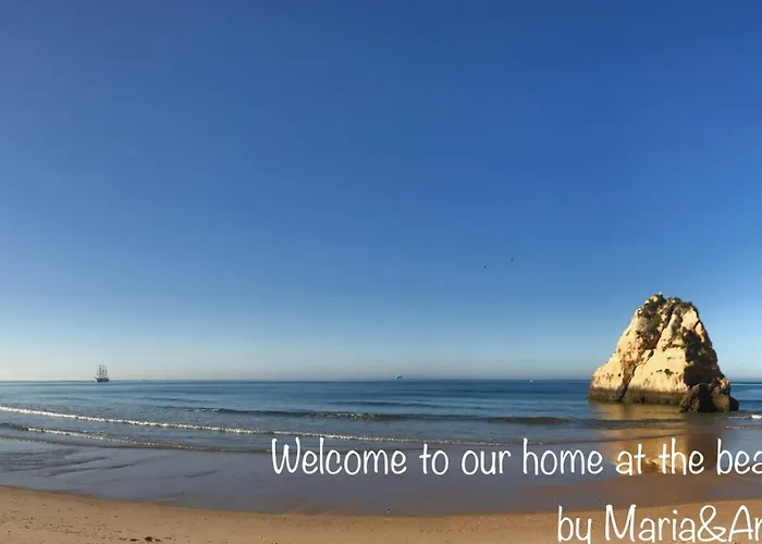 아파트 Prime Beachfront Living - Sea View, Large Balcony & Private Garage