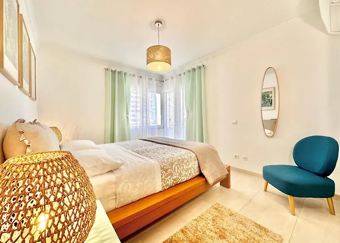 Prime Beachfront Living - Sea View, Large Balcony & Private Garage 아파트 포티마오