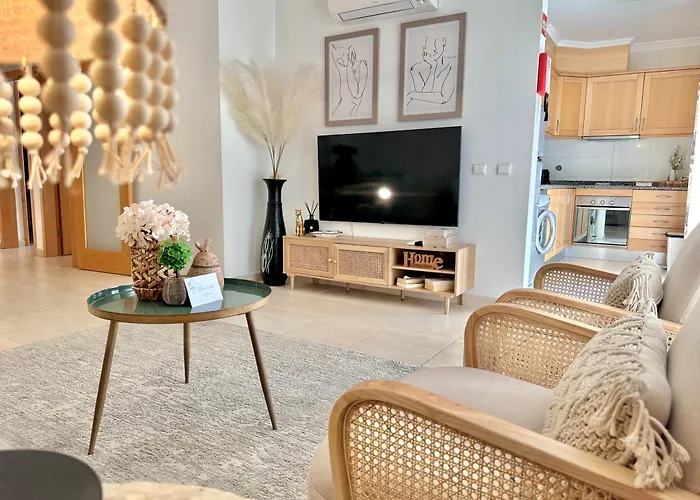 Prime Beachfront Living - Sea View, Large Balcony & Private Garage * 포티마오