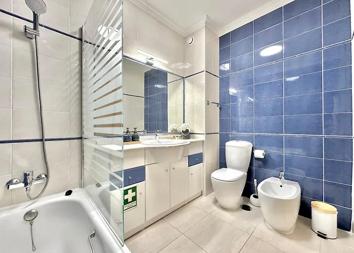 Prime Beachfront Living - Sea View, Large Balcony & Private Garage * 포티마오