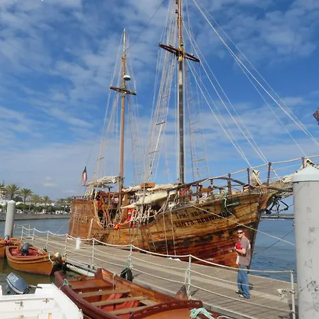 Lovely Beachfront With Aircon/wifi Appartamento