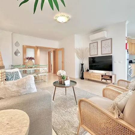 Prime Beachfront Living - Sea View, Large Balcony & Private Garage
