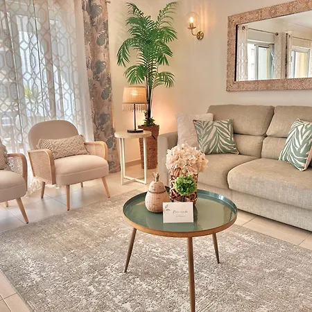 Appartement Prime Beachfront Living - Sea View, Large Balcony & Private Garage