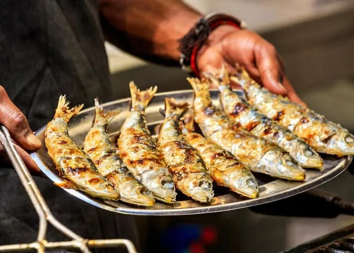 Prime Beachfront Living - Sea View, Large Balcony & Private Garage Portimão