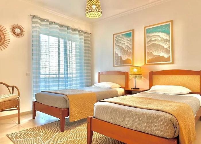 Apartment Prime Beachfront Living - Sea View, Large Balcony & Private Garage *