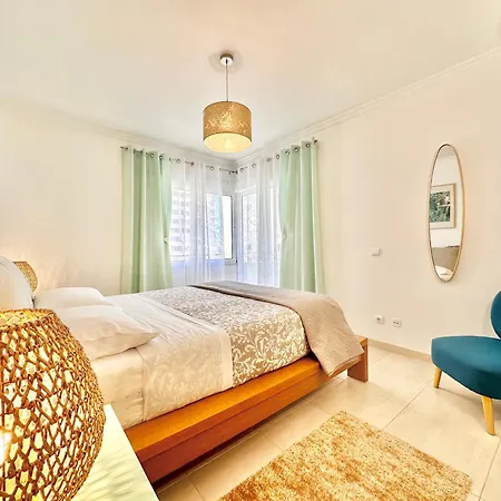 Lovely Beachfront With Aircon/wifi דירה פורטימאו