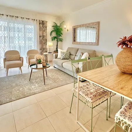 Lovely Beachfront With Aircon/wifi דירה *