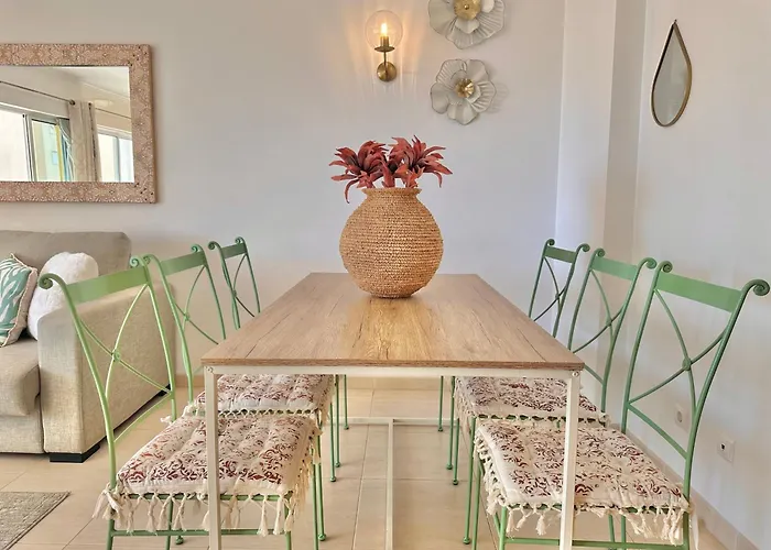 公寓 Prime Beachfront Living 2Br - Sea View, Large Balcony & Private Garage 波尔蒂芒